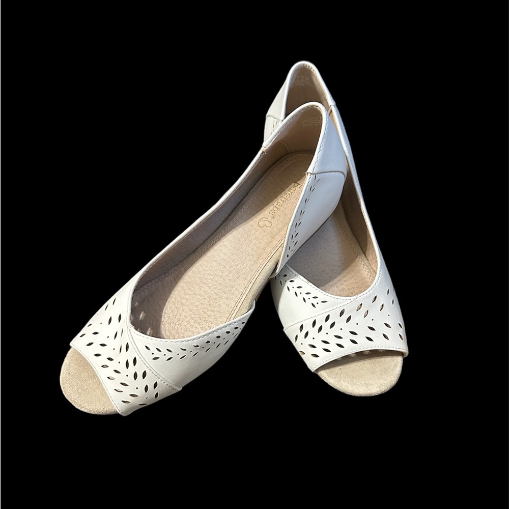 Baretraps white flats